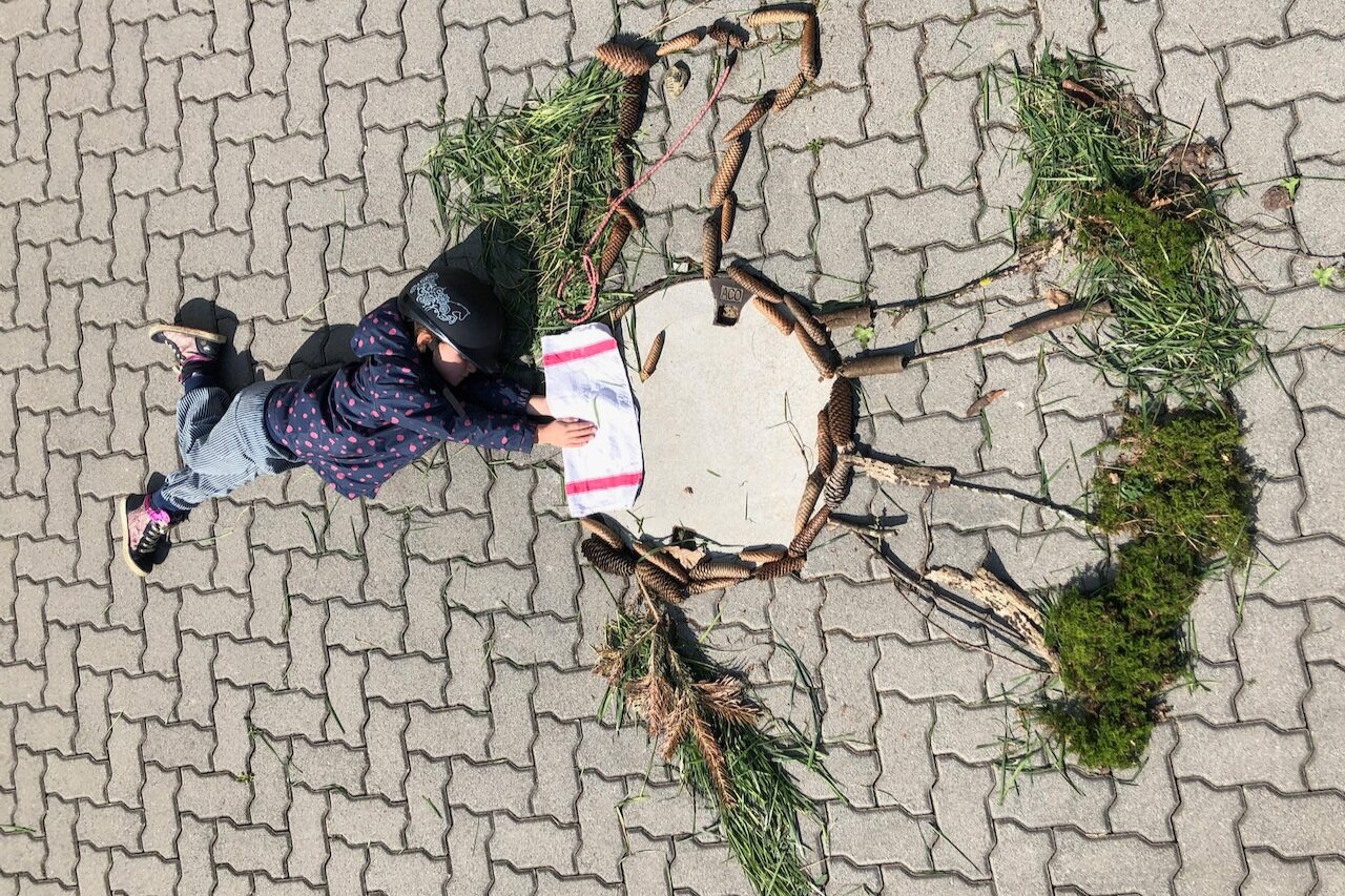 Was unsere LeserInnen so treiben...