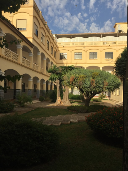Der Innenhof der Schule.